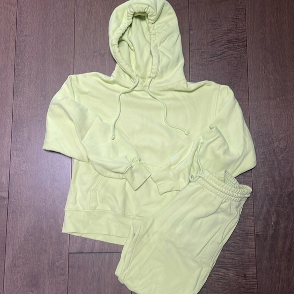 TNA jogging suit size small colour lime green - Picture 1 of 3